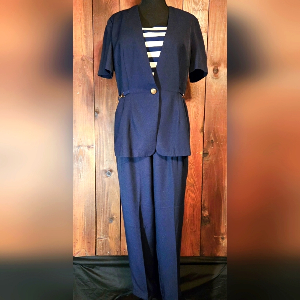 Dani Max Navy Blue Women's Business Suit. This is a two-piece set.